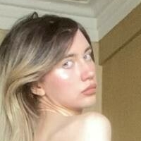 8elayne Çıplak