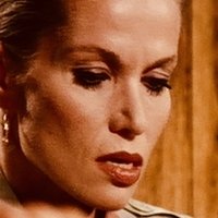 Alexandra Delli Colli Çıplak