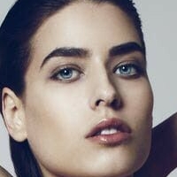 Alice Peneaca Çıplak