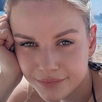 Angelina Mayer Çıplak