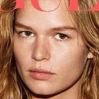 Anna Ewers Çıplak