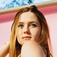 Bonnie Wright Çıplak