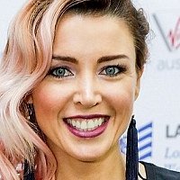 Dannii Minogue Çıplak