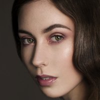 Elle Beth Çıplak