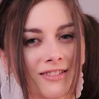 Ellie Idol Çıplak