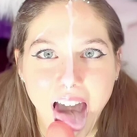 Ellie Skyes Çıplak