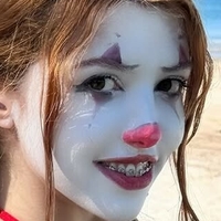 Elowen Clown Çıplak