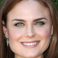 Emily Deschanel Çıplak