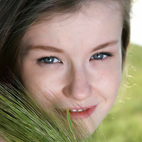 Emily Field Çıplak