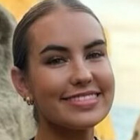 Emily Roberts Çıplak