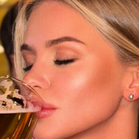 Gubernatar Natalie Gubner Çıplak