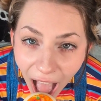 Horny Honey Çıplak