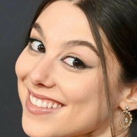Kira Kosain Çıplak