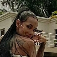 Laura Saenz Çıplak