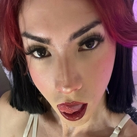 Leonie Saanvi Çıplak