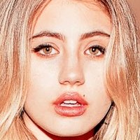 Lia Marie Johnson Çıplak