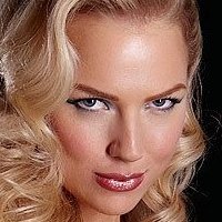 Linde Van De Leest Çıplak