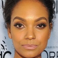 Lyndie Greenwood Çıplak