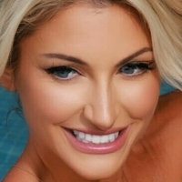 Mckinzie Roth Çıplak