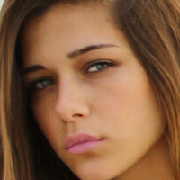 Milana Vino Çıplak