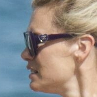 Nicolette van Dam Çıplak
