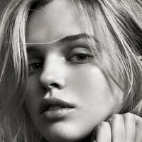 Odessa Young Çıplak