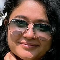 Poonam Bajwa Çıplak