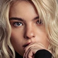 Sarah Almoril Çıplak