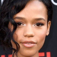 Taylor Russell Çıplak