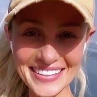 Tomi Lahren Çıplak