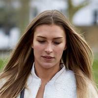 Zara McDermott Çıplak